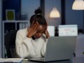 Burnout leva empresas aos tribunais e expõe falhas na proteção à saúde mental no trabalho
