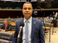 Deputado Filipe Martins apoia aprovação de porte de arma para oficiais de Justiça