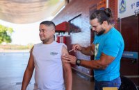 Passageiros e trabalhadores aproveitam ação de vacinação contra o sarampo na Rodoviária de Palmas
