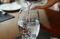 Procon Tocantins orienta consumidores sobre o direito à "água da casa" em estabelecimentos