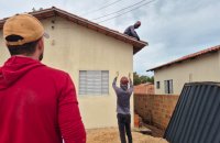 Prefeitura de Palmas realiza repasse de R$ 1.750 às famílias do Jardim Taquari atingidas pelo vendaval