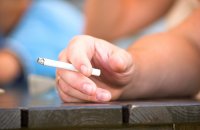 Crianças expostas à fumaça do cigarro também sofrem os efeitos do tabagismo