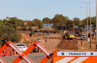 Ponte da Avenida Siqueira Campos tem número de faixas reduzido durante etapa final de obras de infraestrutura